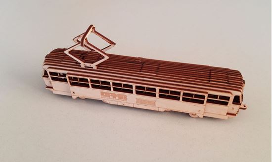 Obrázek z Dřevěná stavebnice inspirovaná klasickou tramvají Tatra T3